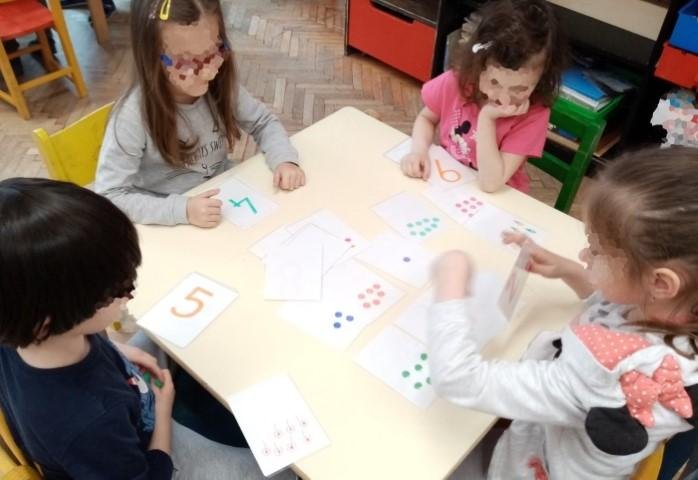 Preschool number matching game with dot cards